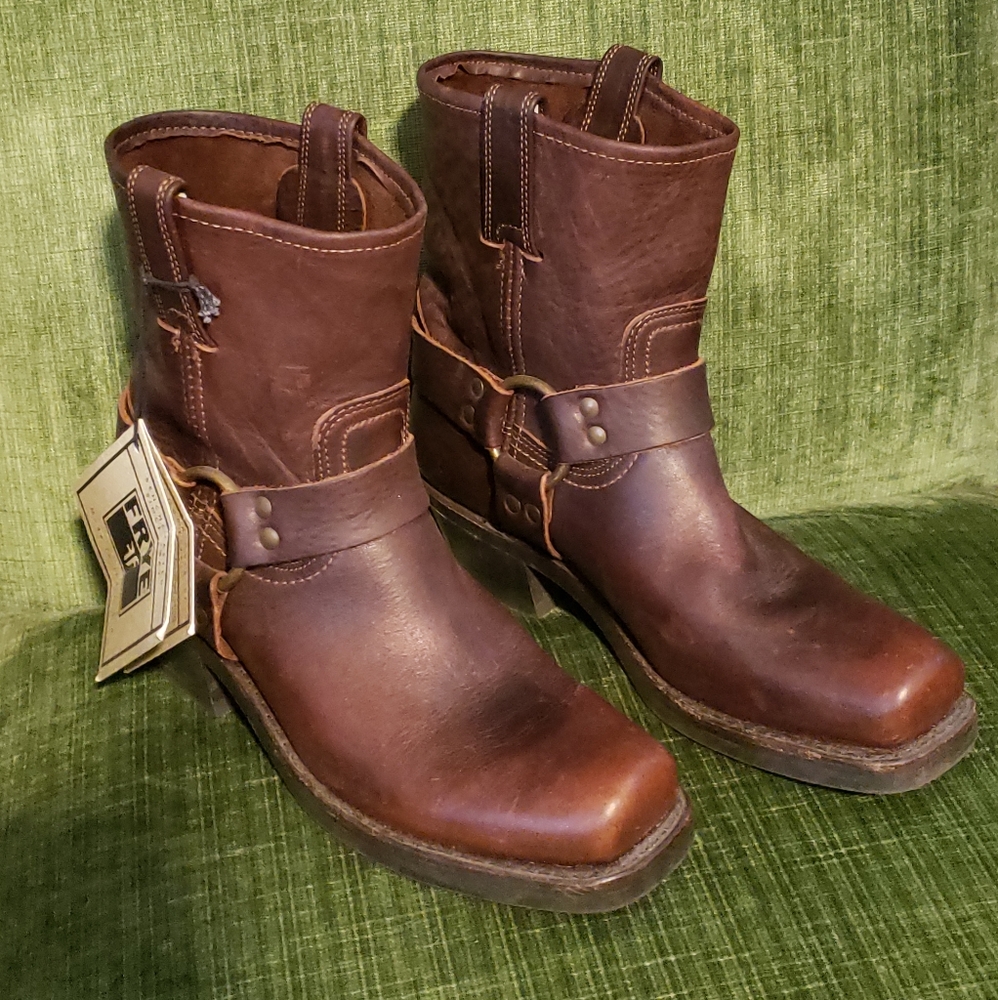 Frye boots brown size 8
